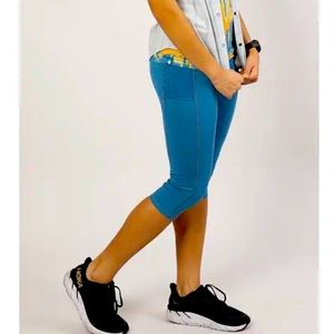 NWT Rabbit Blue Sapphire Versa Capris